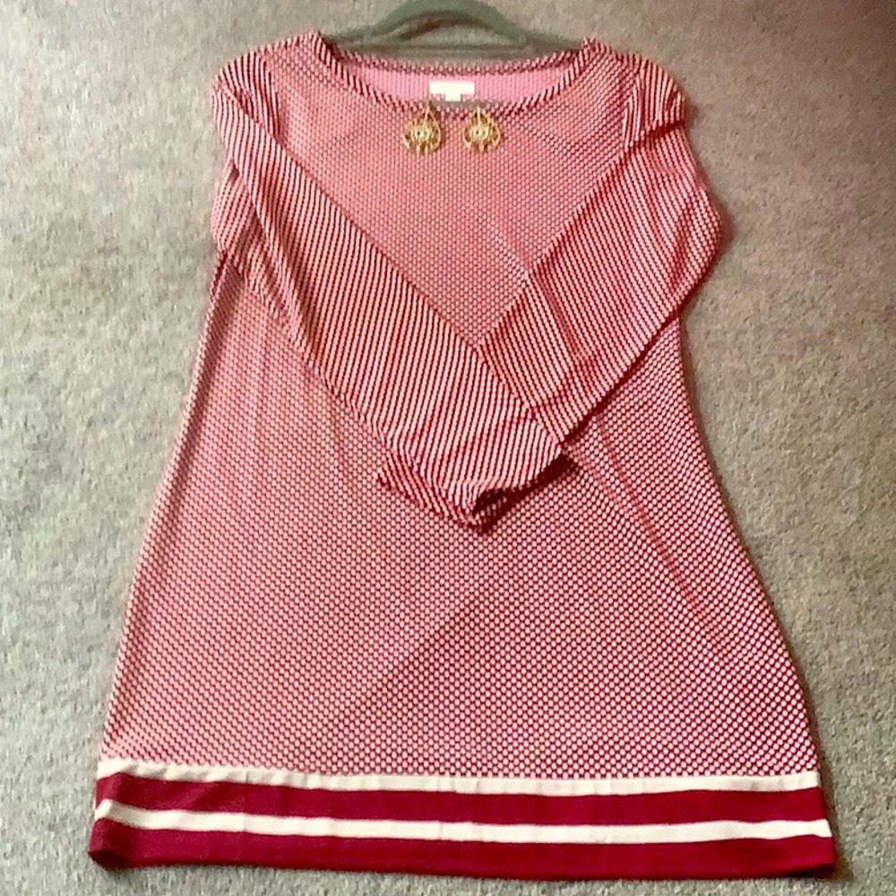 Women’s size M long sleeve dress with matching earrings. Polyester/spandex